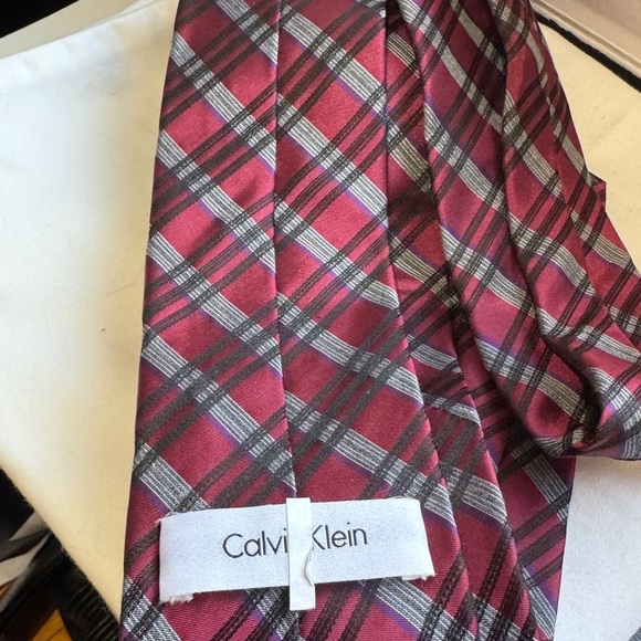 ✨HOST PICK✨ Vintage Calvin Klein Red, Grey, Black Striped Tie or Purse Tie ✨ 🎉 - Picture 11 of 16